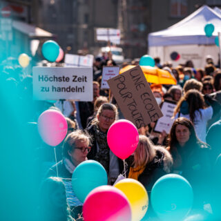 «Ensemble. Tout DROIT!» Rassemblement à Berne le 9 mars 2022 à l’occasion de l’examen de la mise en œuvre par la Suisse de la Convention de l’ONU relative aux droits des personnes handicapées (CDPH)