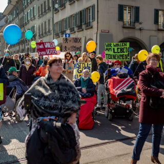 «Ensemble. Tout DROIT!» Rassemblement à Berne le 9 mars 2022 à l’occasion de l’examen de la mise en œuvre par la Suisse de la Convention de l’ONU relative aux droits des personnes handicapées (CDPH)